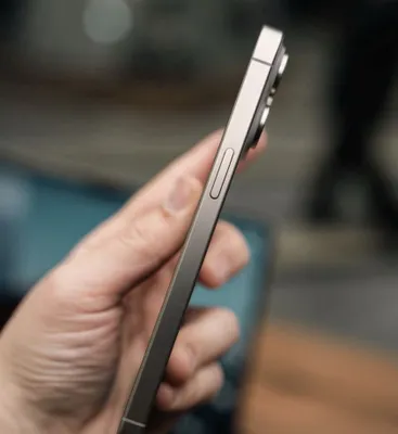 iPhone 15 Pro Max продаётся в идеальном состоянии, без недостатков. Срочно нужны деньги. 1