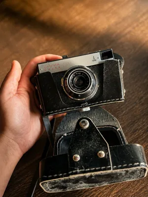 Chexoli bilan sovet fotoapparati Smena 8M