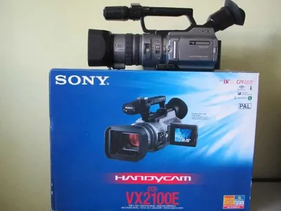 Sony 2100e sotaman. MiniDV kamera 1