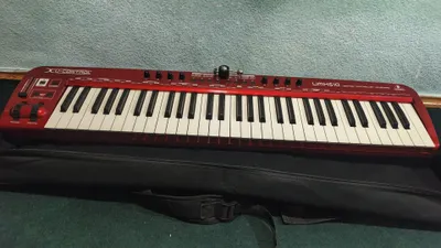 MIDI-клавиатура Behringer UMX610 + чехол 1