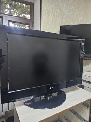 LG 32 televizori, ishlatilgan, ish holatida. Ekrani butun, pulti bor.