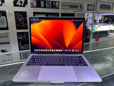 Macbook Pro (2018) 1