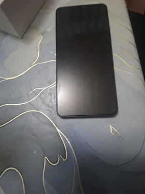 Qutisi bilan Oppo Reno13F 1