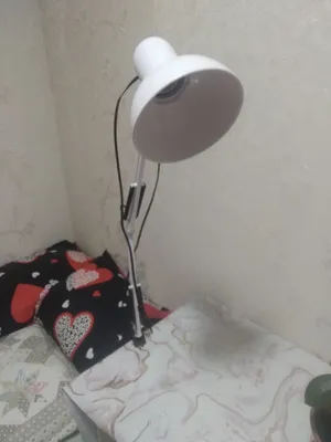 Лампа, прикручиватся к столу