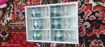 Набор стеклянных стаканов с ярким цветочным узором