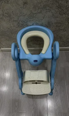 детская накладка на унитаз со ступенькой и лесенкой от бренда Chicco 1