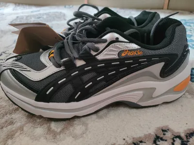 ASICS 1