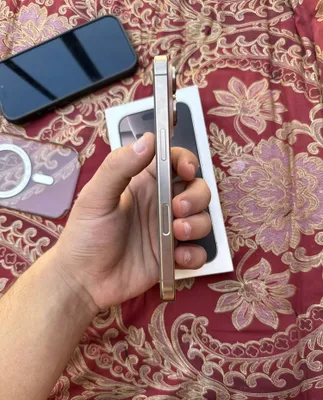 Iphone 16 pro gold 1