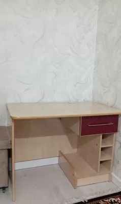 Kompyuter va dars qilish Uchun moʻjallangan stol sotiladi 1