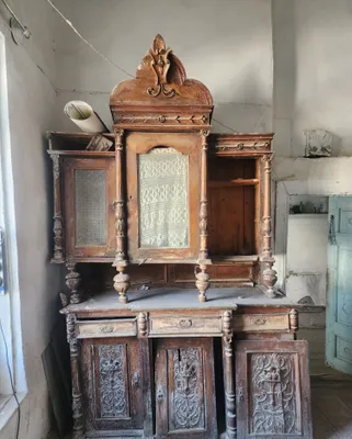 Antik shkaf sotiladi 1
