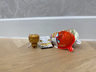 Kinder Joy’dan Garri Potterning oltin rangli haykalchasi 1