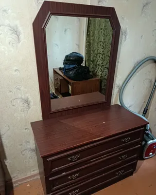 Комод с зеркалом
