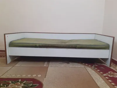 Деревянная кровать
