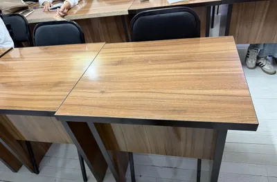 Продаются парты и стулья для учебного центра. Парты большие и маленькие 1