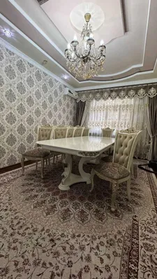 Для гостиной почти новый стол и стулья в классическом стиле. 1