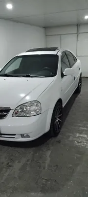 Продаётся Lacetti 1.8, белая, пробег 280 000, есть краска на крыле