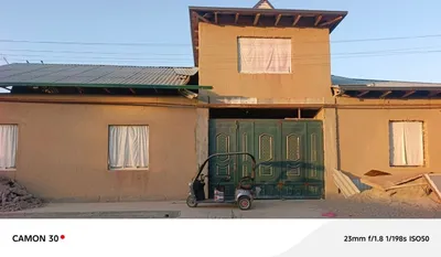Продаётся дом: 7 соток, 6 комнат, подвал, 2 комнаты