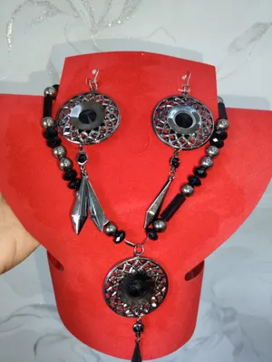 Комплект из бус и серёг