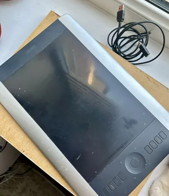 Wacom Intuos Pro Medium PTH-651 (б/у, рабочий) 1