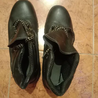 Yaxshi holatdagi qishki etiklar. 1