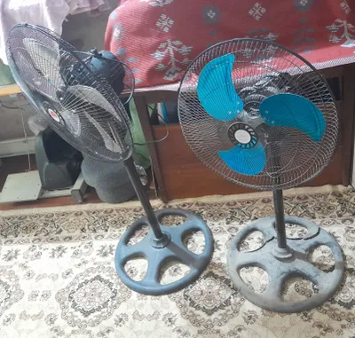 Ehtiyot qismlar uchun 2 ta ishlatilgan ventilyator va ish holatidagi 1 ta ishlatilgan ventilyator 1