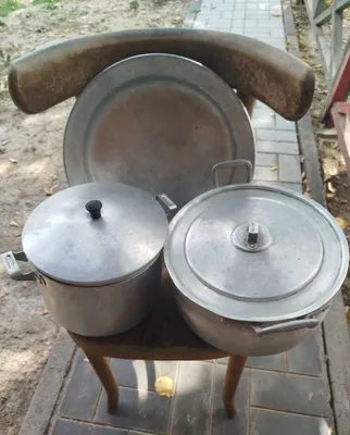 продам 2 алюминевые кастрюли и поднос 1