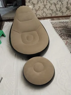 Pufikli puflanadigan divan. Yangi. 1