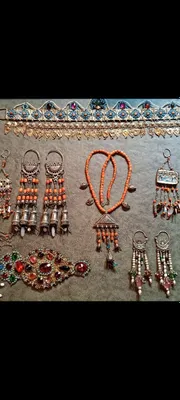 Старинные серебряные украшения .