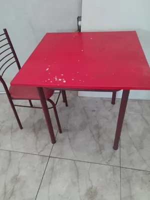 Stol stuli yoq 4ta stol bor 1