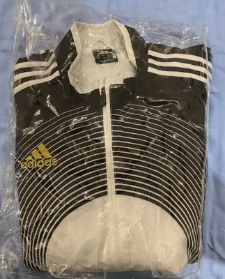 Adidas sport kostyumi