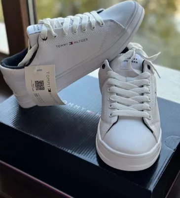 Tomy Hilfiger erkaklar poyabzali sotiladi. 40–44 o‘lchamlar 1