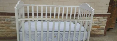 Детская кровать из дерева, состояние среднее, матрасы чистые 1