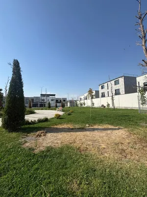 Коттедж на земле, 2 сотки, 270 м², 7 комнат, терраса, коробка 1