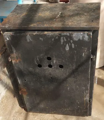 Asboblar uchun metall shkaf sotiladi