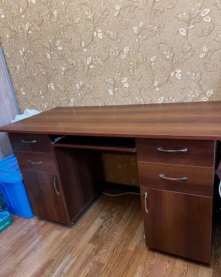 Письменный стол в идеальный состоянии 1