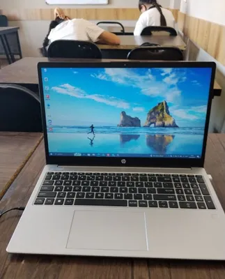 Ноутбук HP с Windows 10 Pro 1
