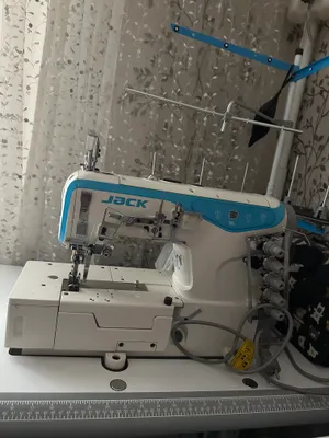 Moshinalar sotiladi narxini kelishamiz jack yangi 1