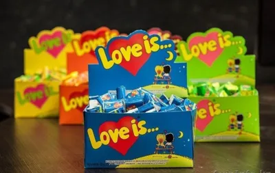 Жвачка Love is коробка 1