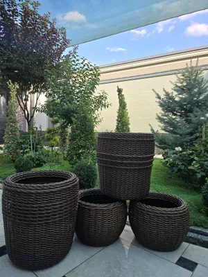 Sun’iy rattan gul tuvaklarini sotaman. 1