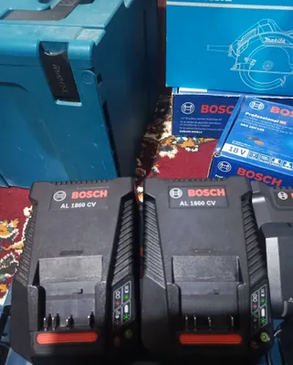 Bosch firmasining tezkor zaryadlash qurilmasi sotiladi. 12 volt va 18 volt 1