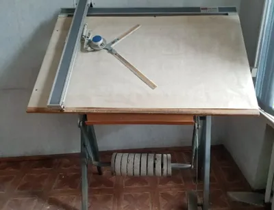 Продам чертежную доску Кульман 1