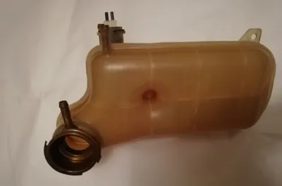 Бачок расширительный Мерседес 1