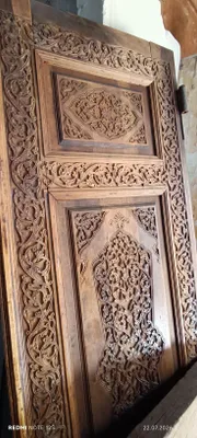 Винтажные ворота из древесины ореха. 1