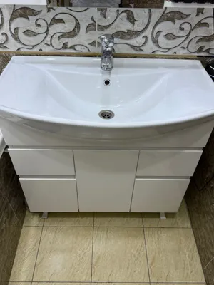 Rakvina, tumba va kran