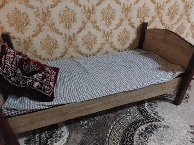 Продаётся двуспальная кровать со шкафом 1
