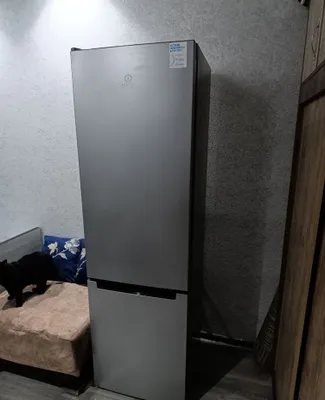 Холодильник Indesit двухкамерный, серебристый — 4млн/торг уместен 1