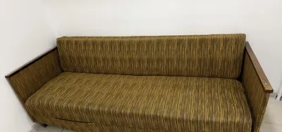 Katta divan shoshilinch sotiladi
