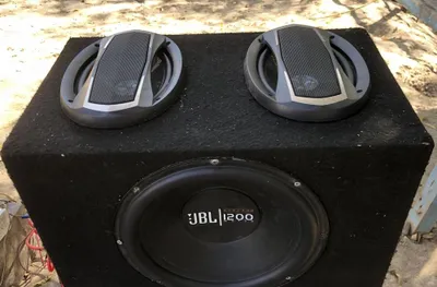 JBL саббуфер и уселитель 1