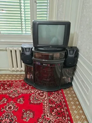 Телевизор с подставкой 1