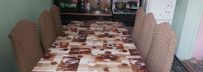 Продаются стол и стулья в Янгиюле 1